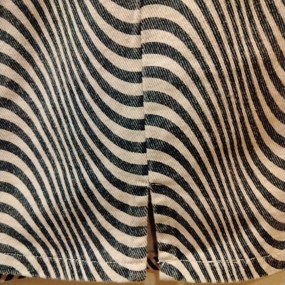 Funky Wave patterned skirt - Picture 5 of 6